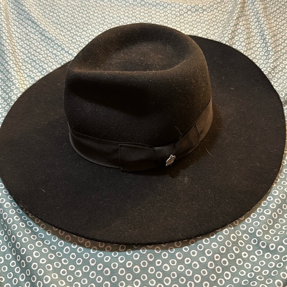 Accessories - Classic Black Wide-Brim Wool Fedora Hat